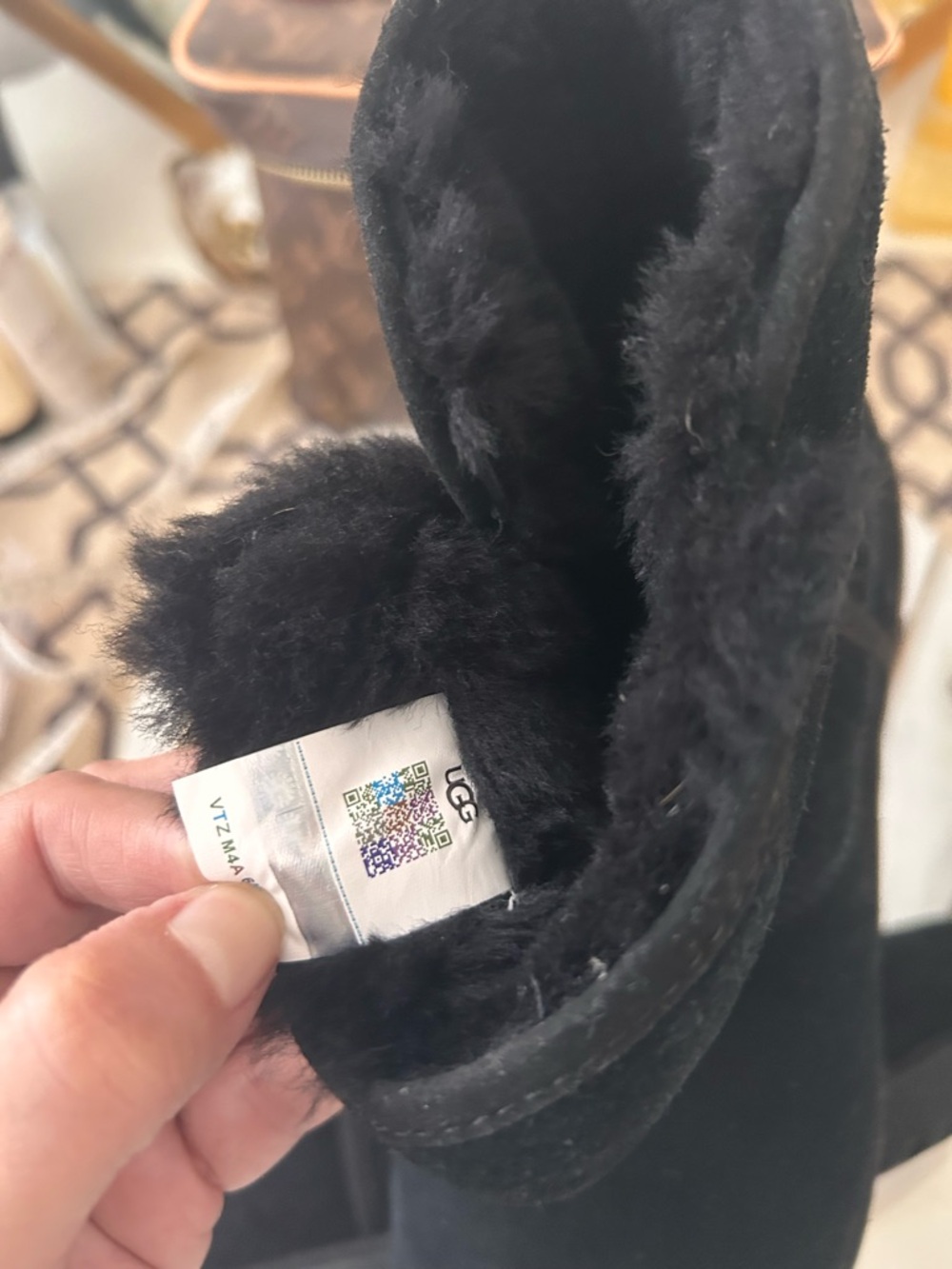 UGG Black Boot size 8 good condition - Picture 11 of 12